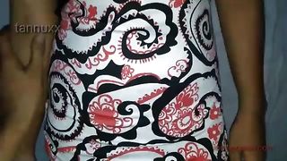 Начальник лапает подчинённую, а потом трахает её волосатую письку