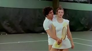 Массажист в теннисном клубе руками возбудил спортсменку, после чего трахнул сзади на массажном столе