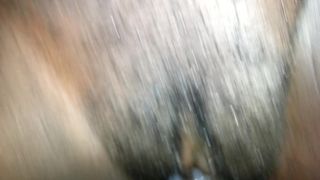 Негр снимает крупным планом движения члена в небритой вагине жены с Ямайки